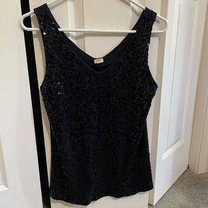 Women’s sleeveless dress shirt.